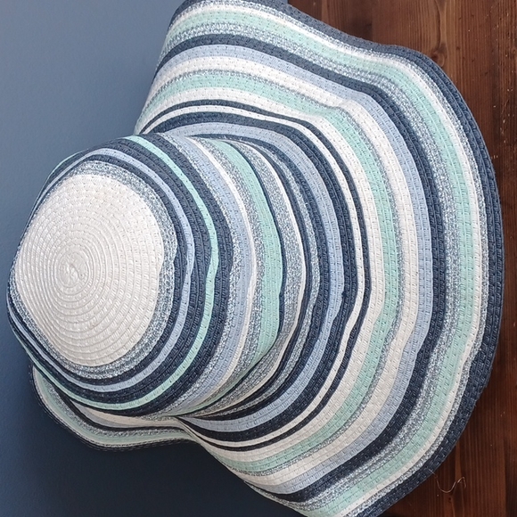 Hat - Picture 4 of 14